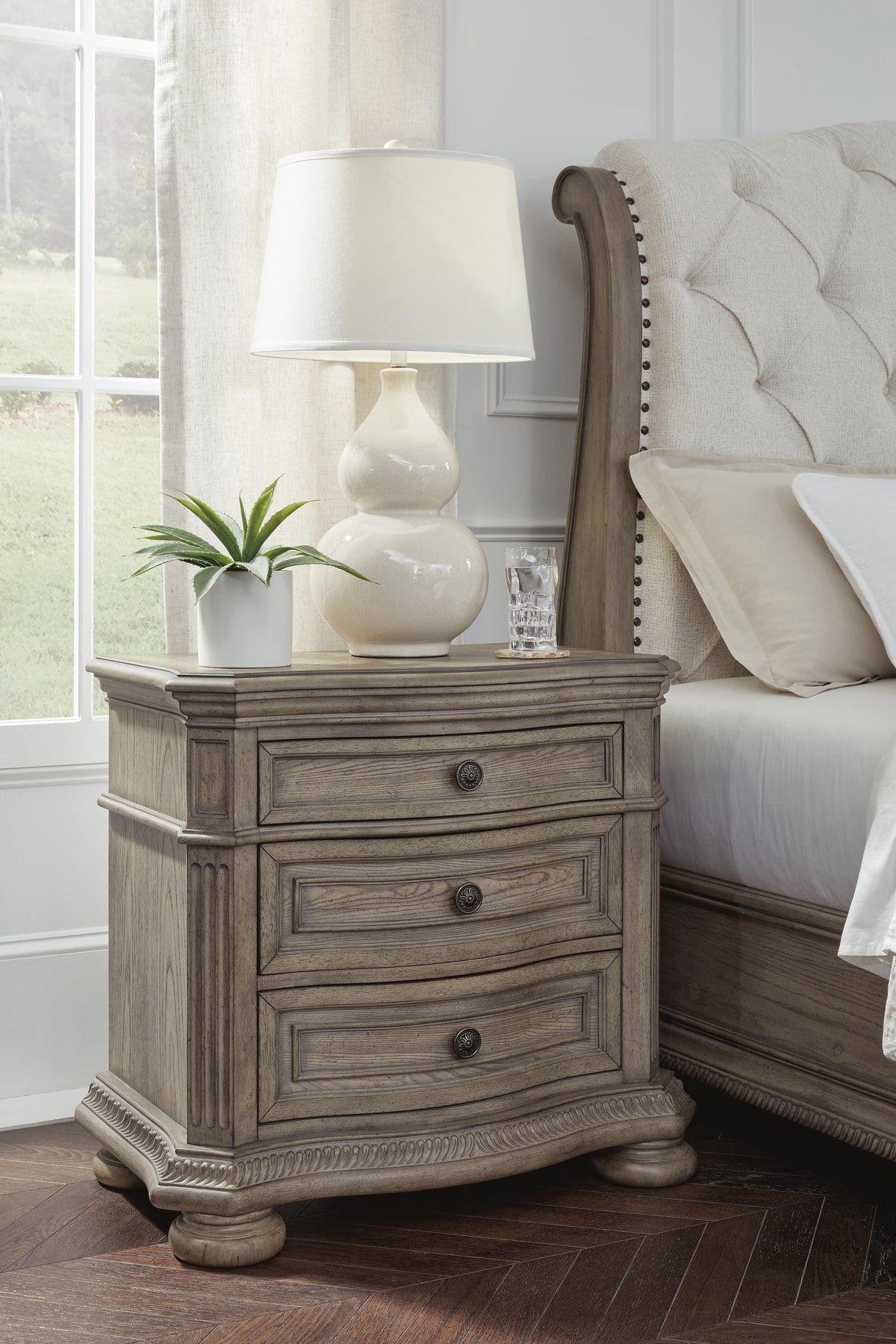 Ardenfield California King Sleigh Bed, Chest and Nightstand