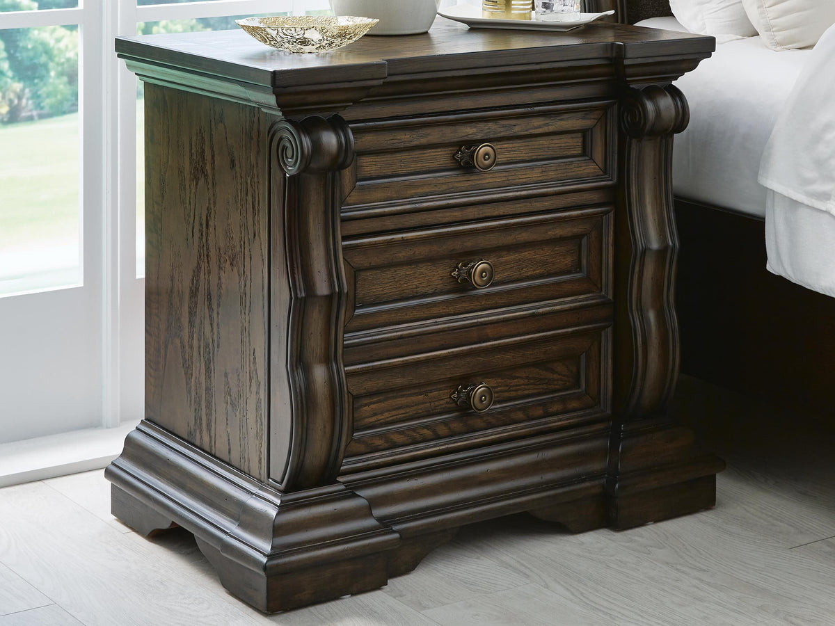 Maylee Queen Panel Bed, Dresser, Mirror, Chest and 2 Nightstands