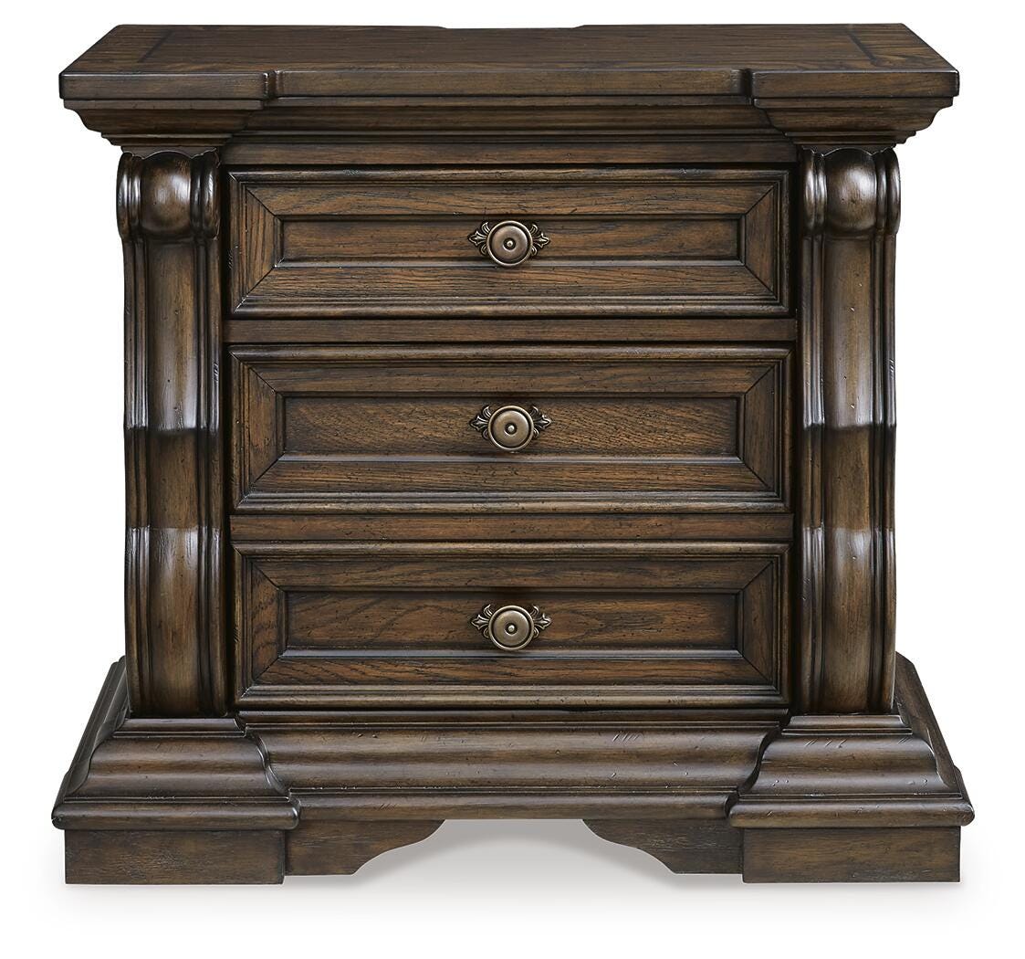 Maylee King Poster Bed and 2 Nightstands