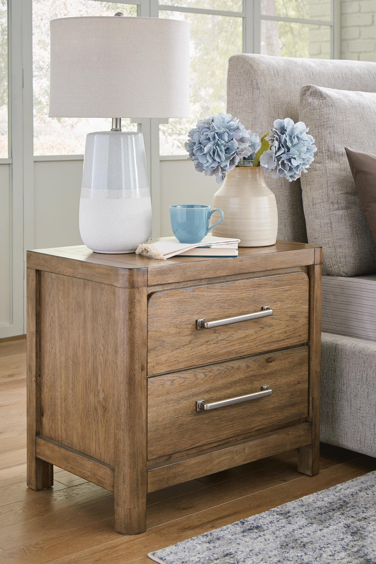 Cabalynn King Upholstered Bed and 2 Nightstands
