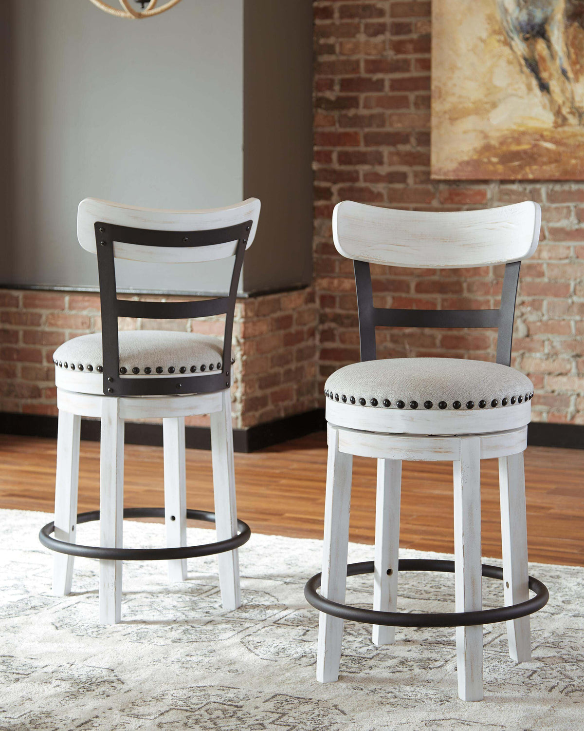 Valebeck Counter Height Dining Table and 4 Barstools - White