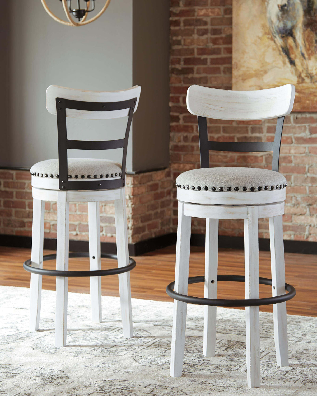 Valebeck UPH Swivel Barstool (1/CN)