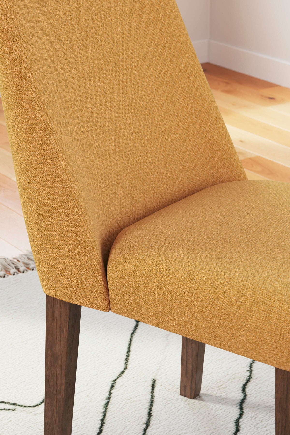 Lyncott Dining UPH Side Chair (2/CN)