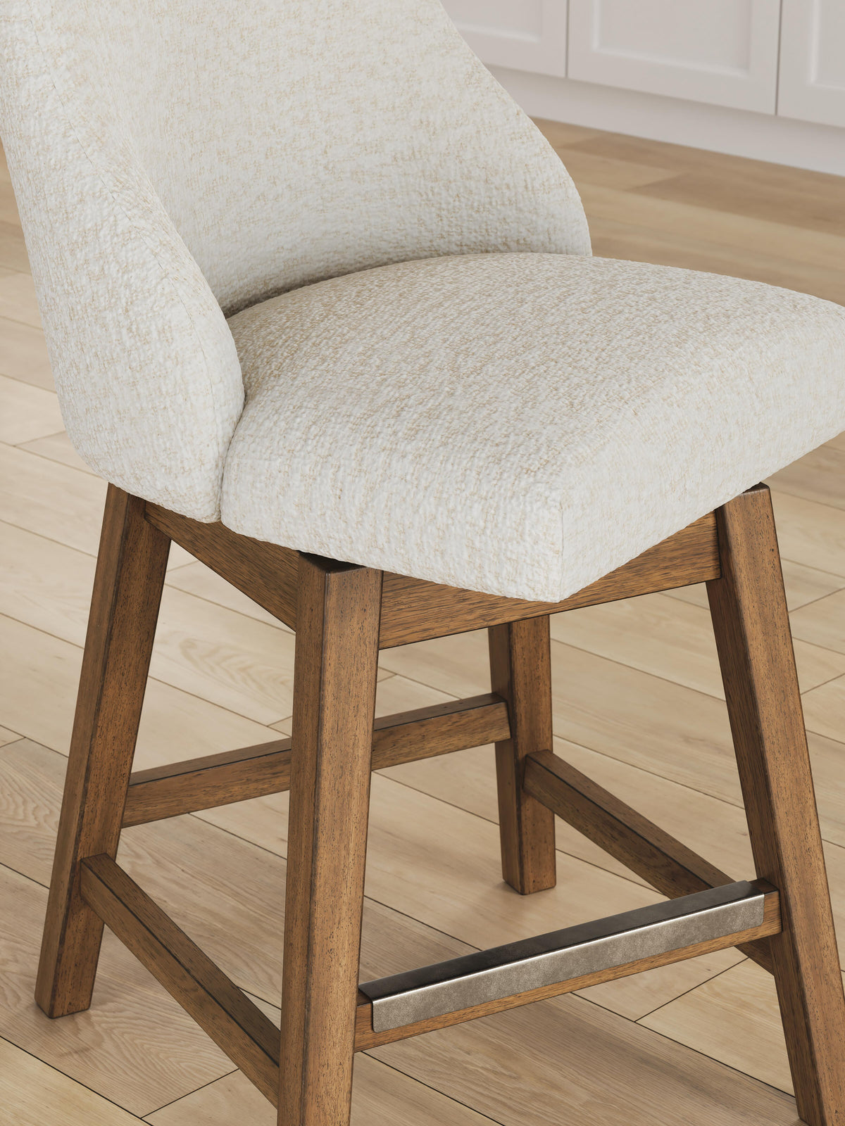 Cabalynn Upholstered Barstool (2/CN)
