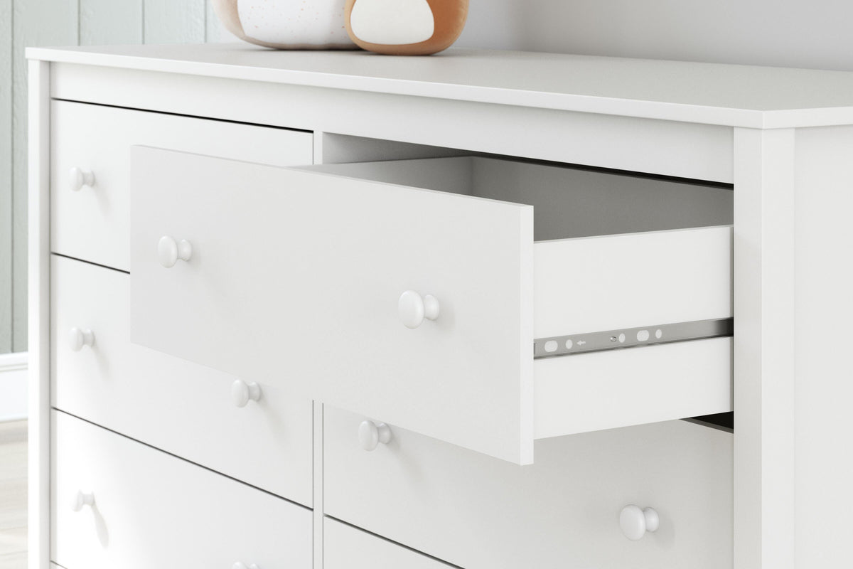 Hallityn Full Platform Bed, Dresser and Nightstand