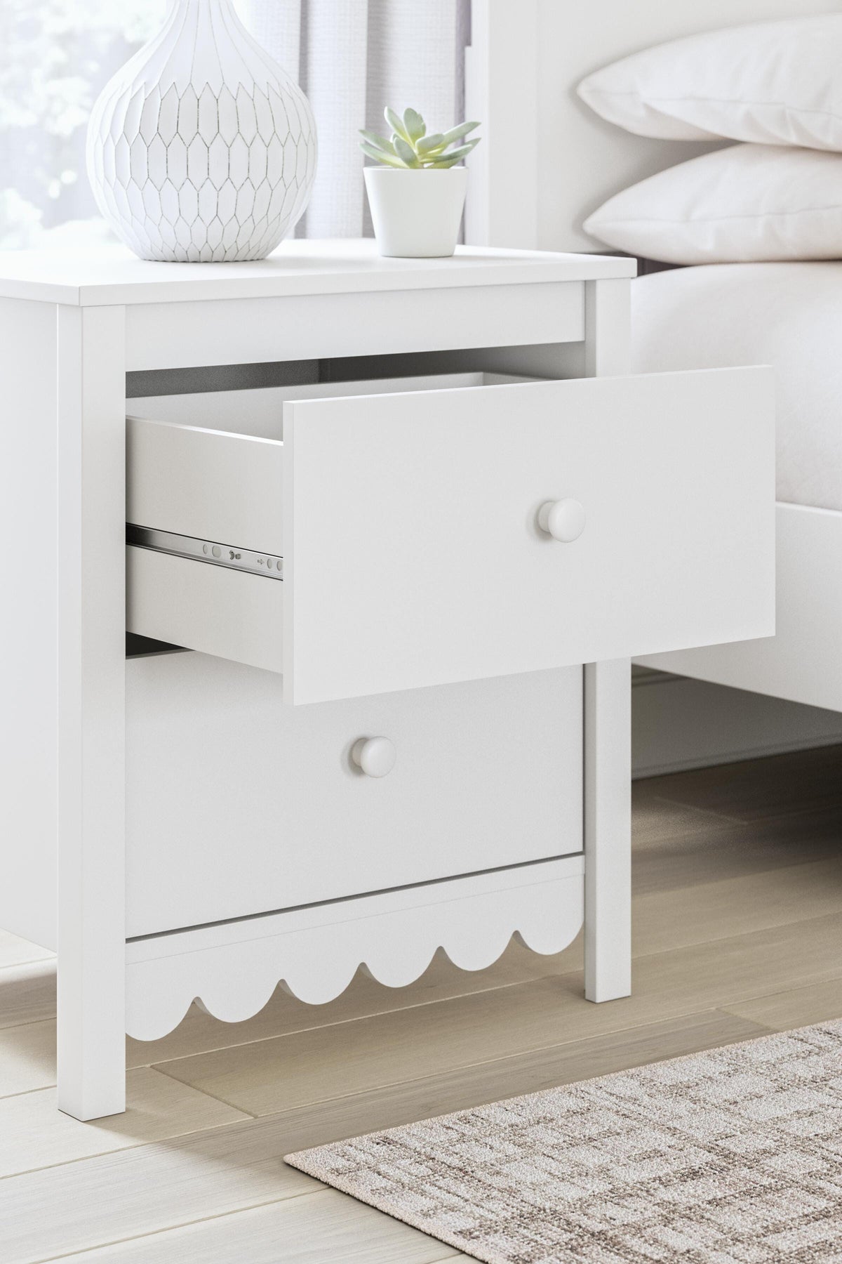 Hallityn Platform Bed Set - Full, 2 Nightstands