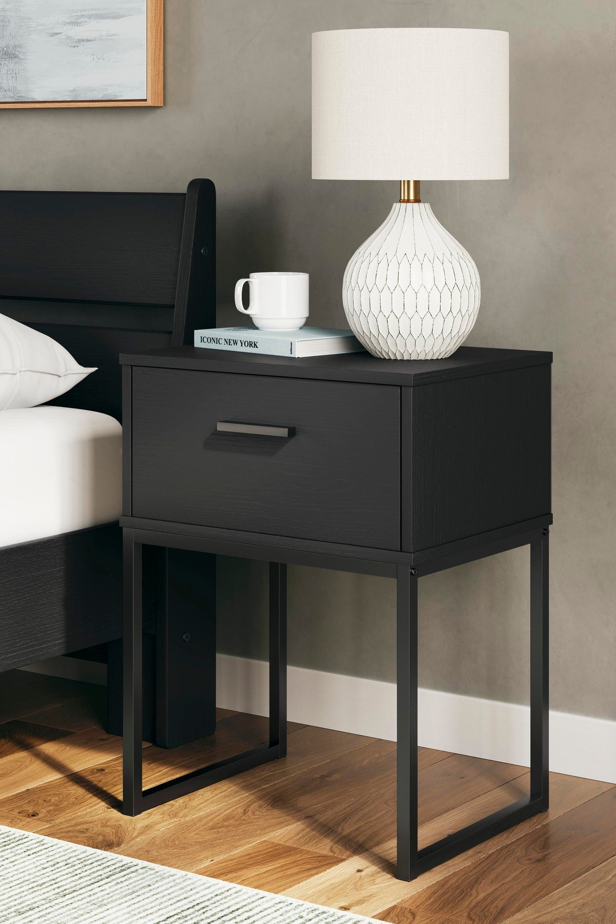 Socalle Full Platform Bed, Dresser and Nightstand