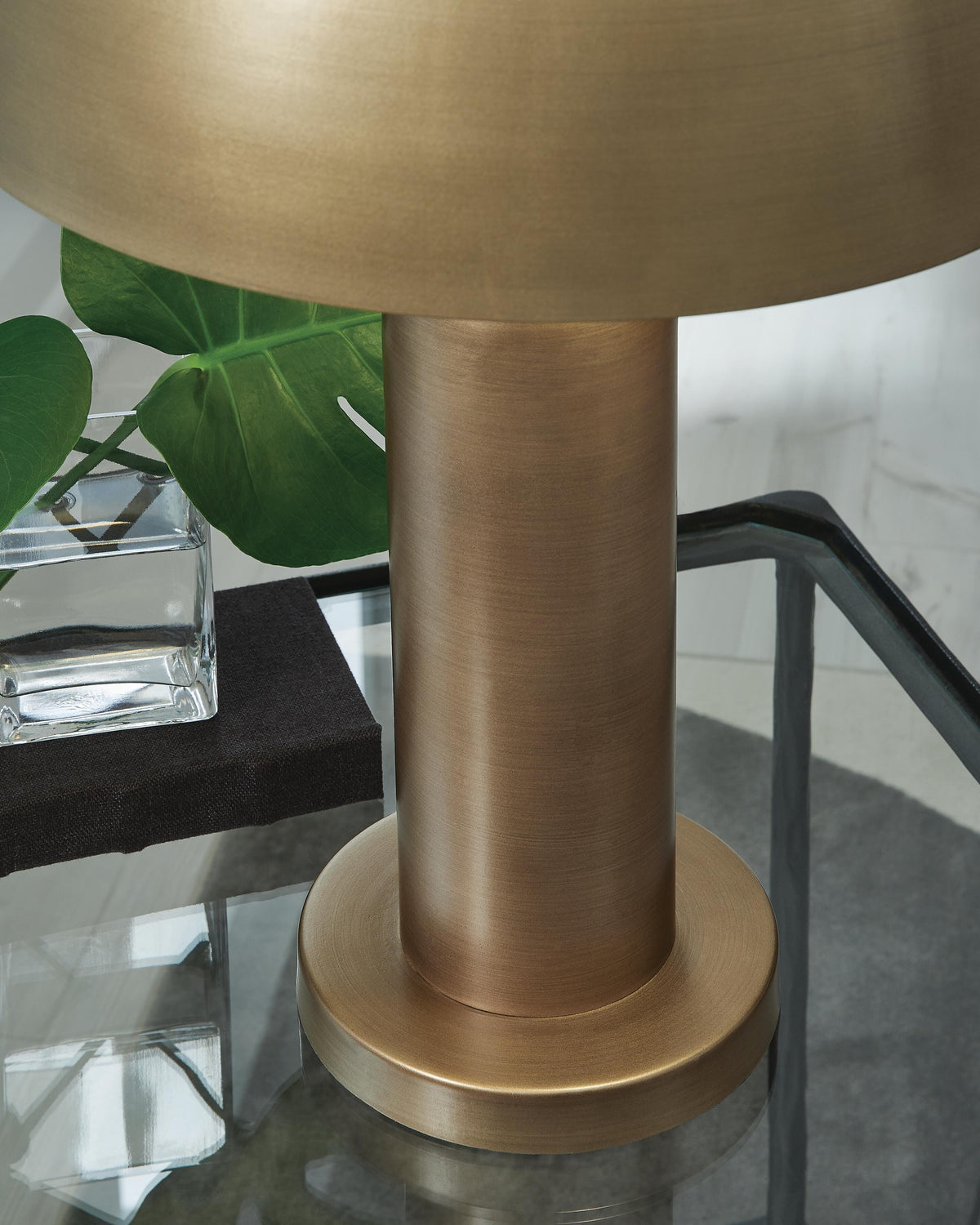 Wendfield Metal Table Lamp (1/CN)