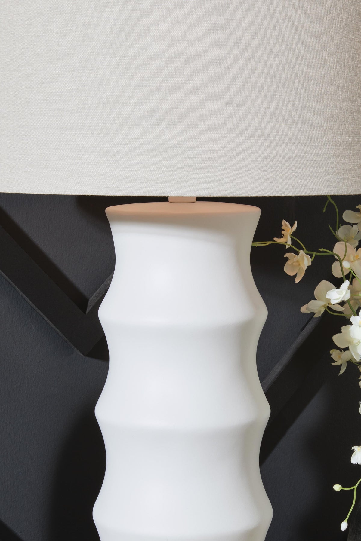 Veraleigh Poly Table Lamp (1/CN)