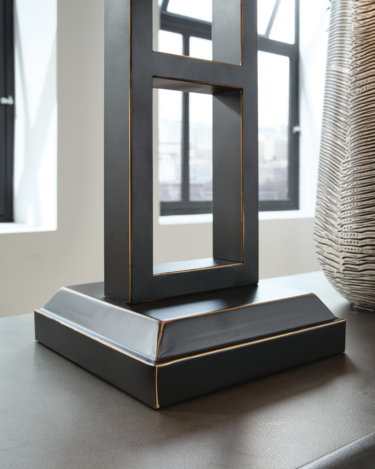 Deidra Metal Table Lamp (2/CN)