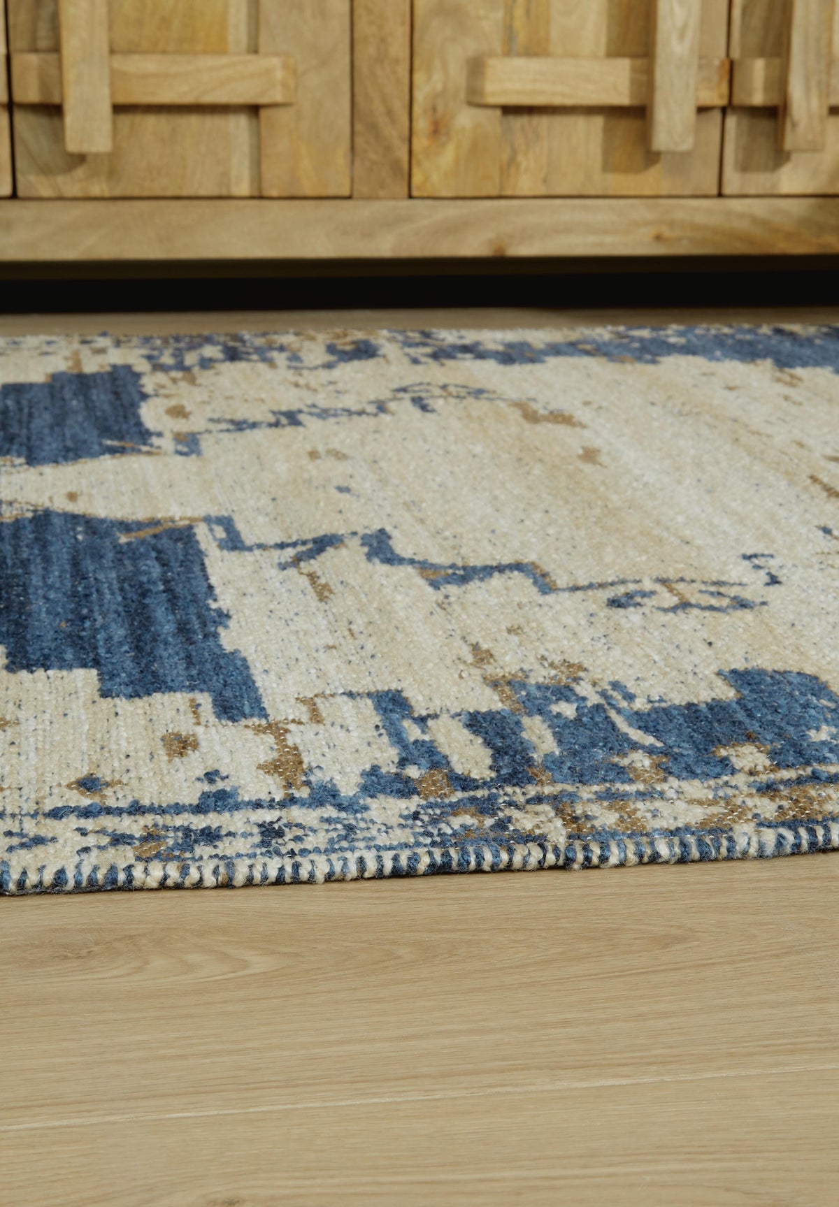 Varnler Medium Rug - 10' x 14'
