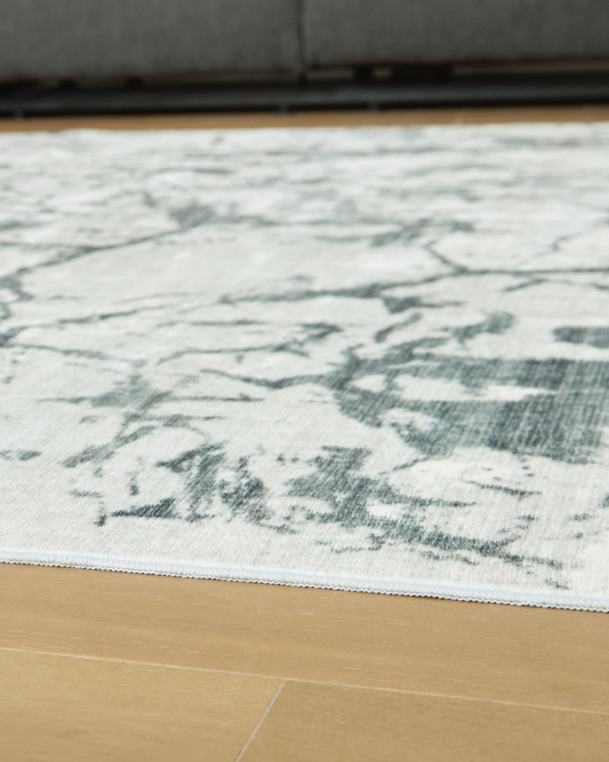 Tobinbury Washable Medium Rug