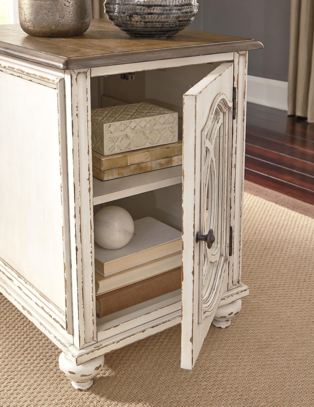 Realyn Coffee Table with 1 End Table