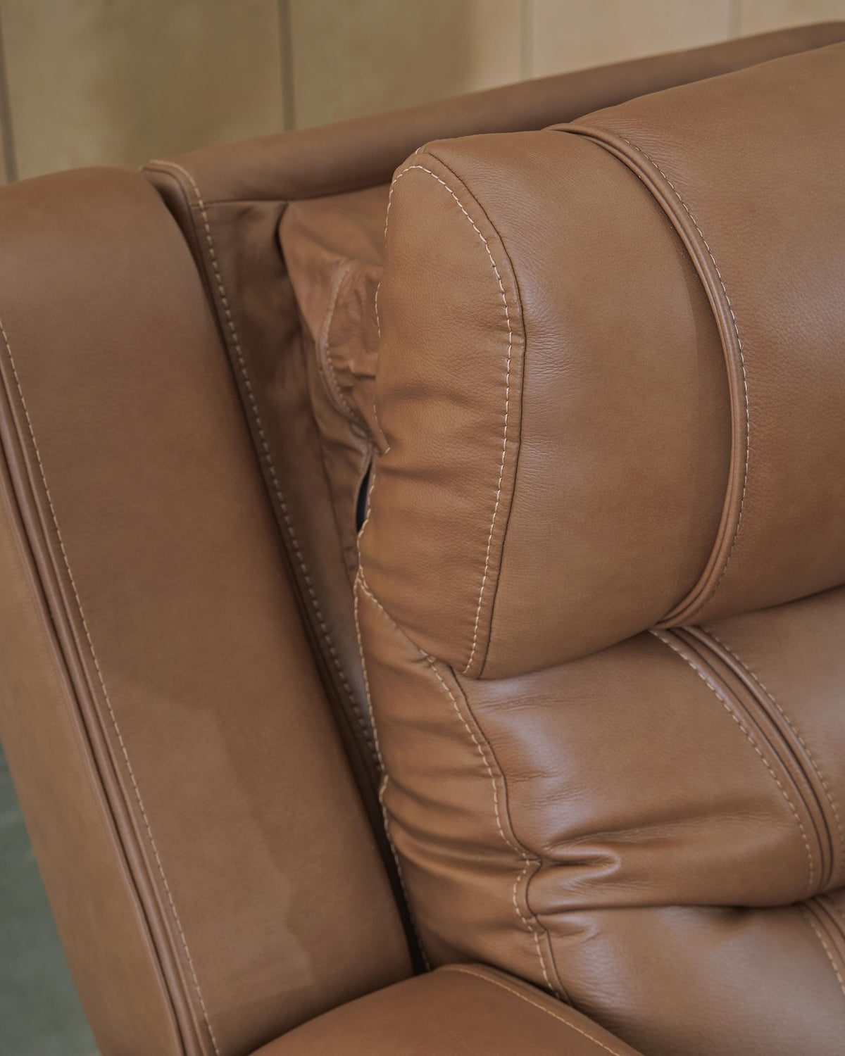 Knightington PWR REC Love w/Audio Seating Leather