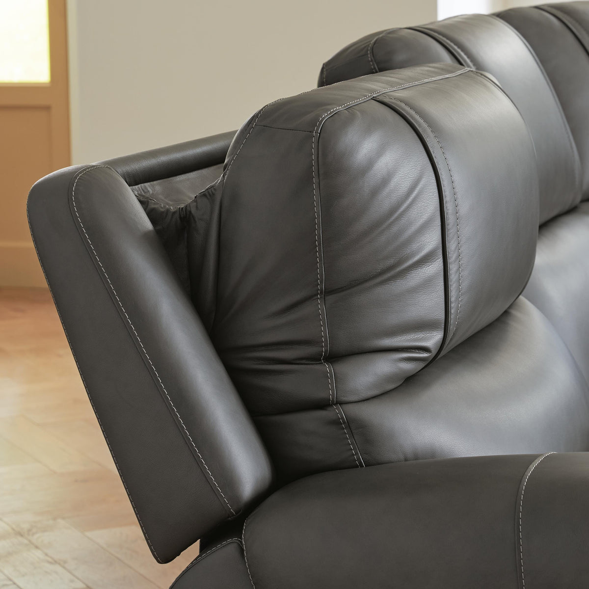5Z - Pittson 7-Piece Power Reclining Sectional Leather
