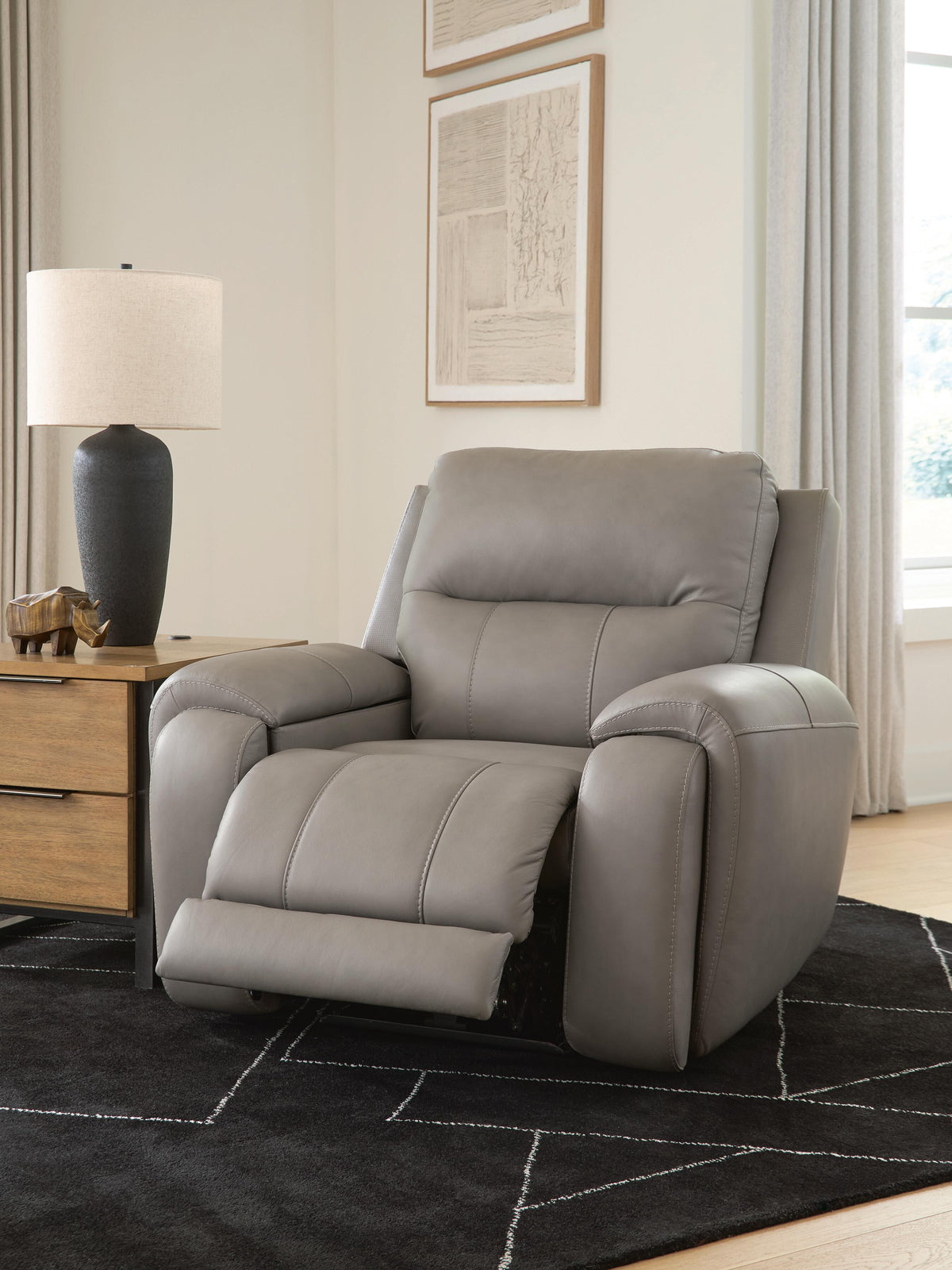 Real Moments Power Recliner w/Audio Seating Leather