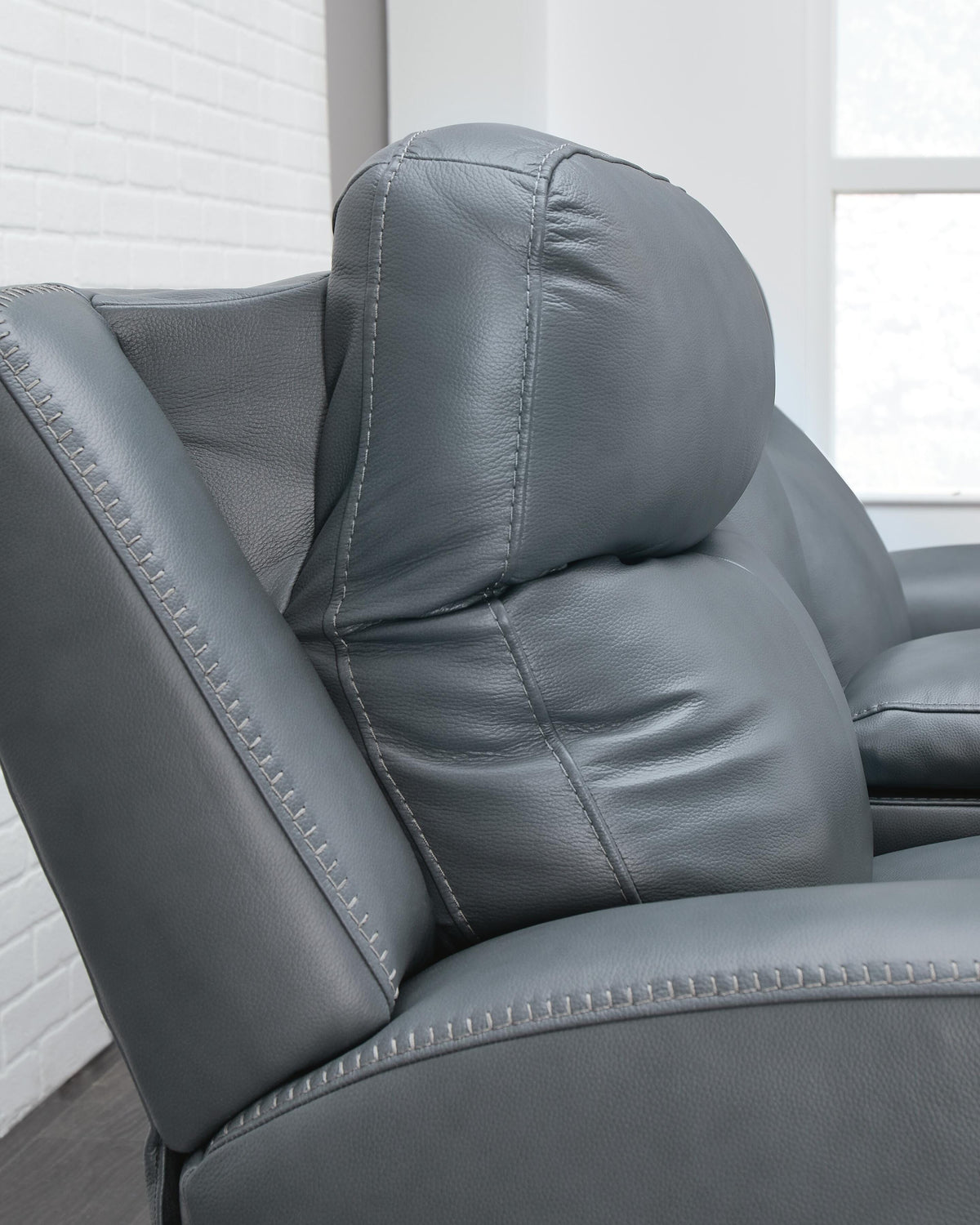 Mindanao PWR REC Sofa with ADJ Headrest Leather