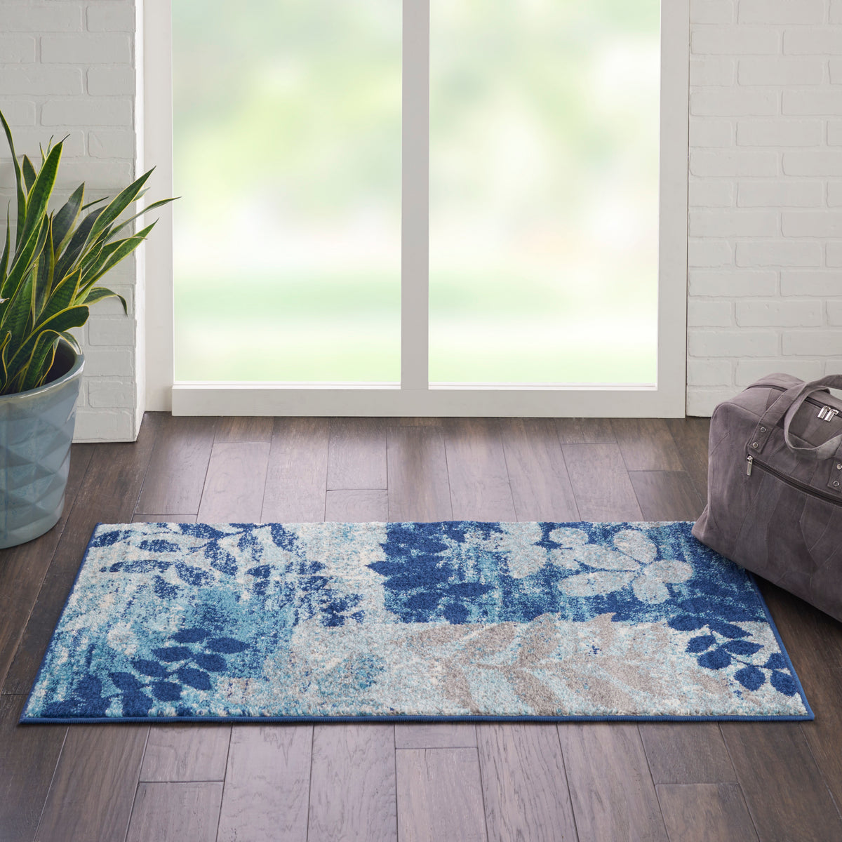 Tranquil TRA01 Navy Light Blue Rug - room scene
