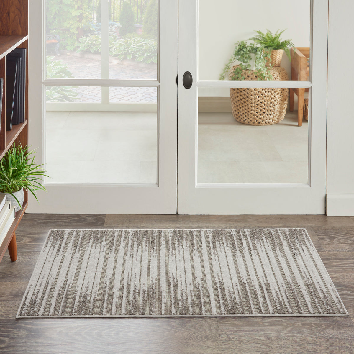 Key Largo KLG01 Light Grey Rug - room scene