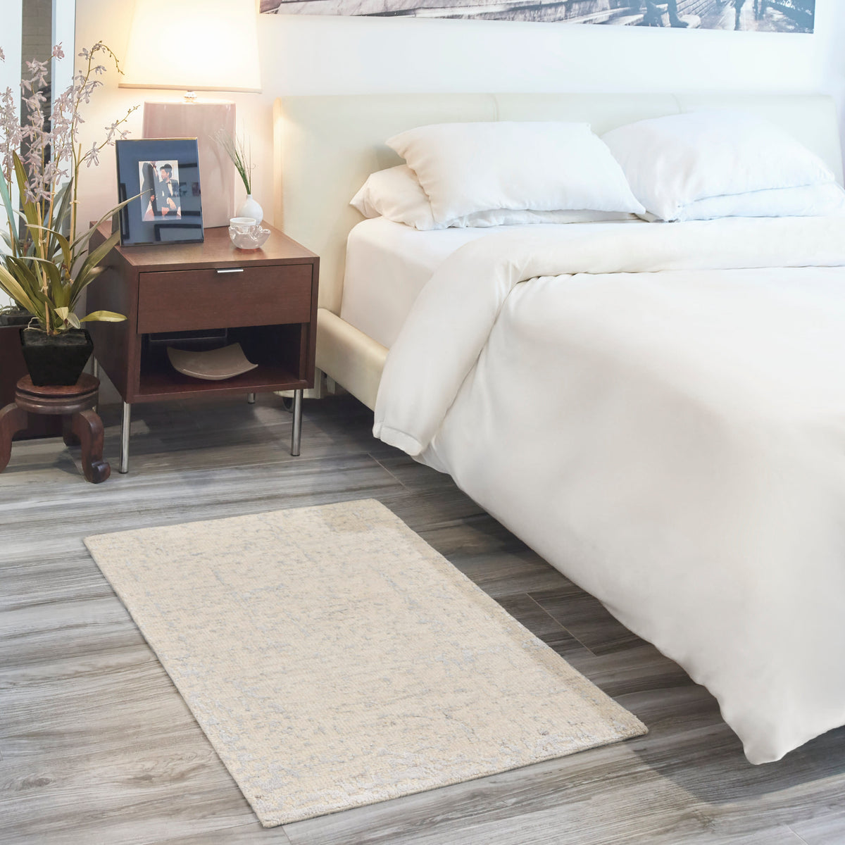 Luna LUN01 Ivory Silver Blue Rug - room scene