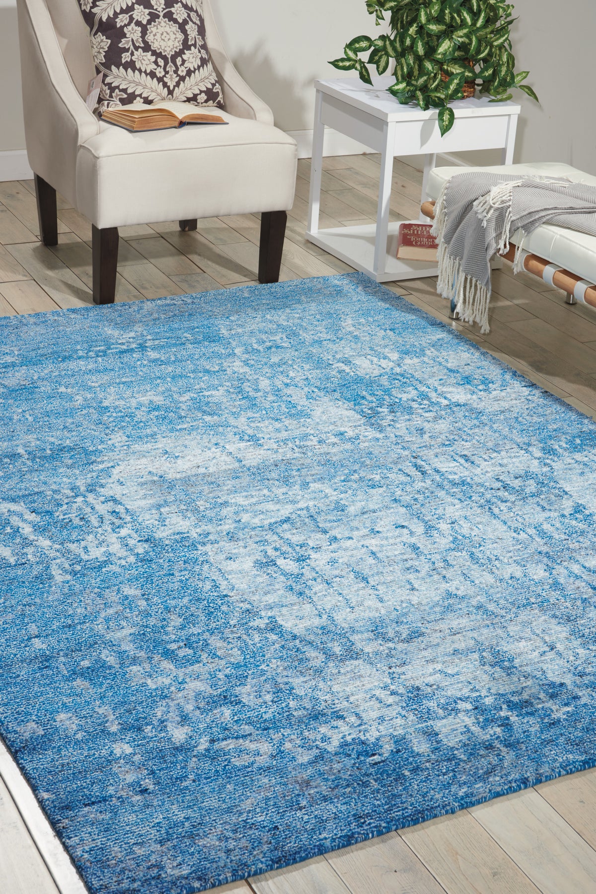Silk Shadows SHA10 Ocean Rug - room scene