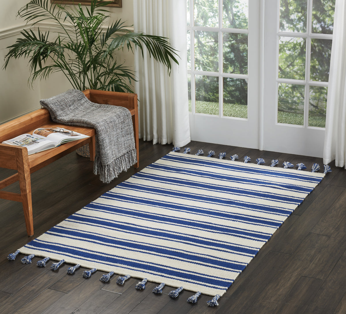 Rio Vista DST01 Ivory Navy Rug - room scene