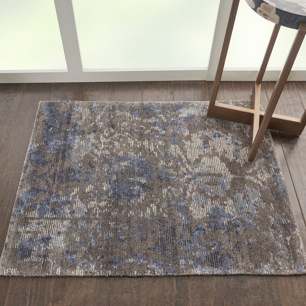 Lucent LCN03 Dove Rug - room scene