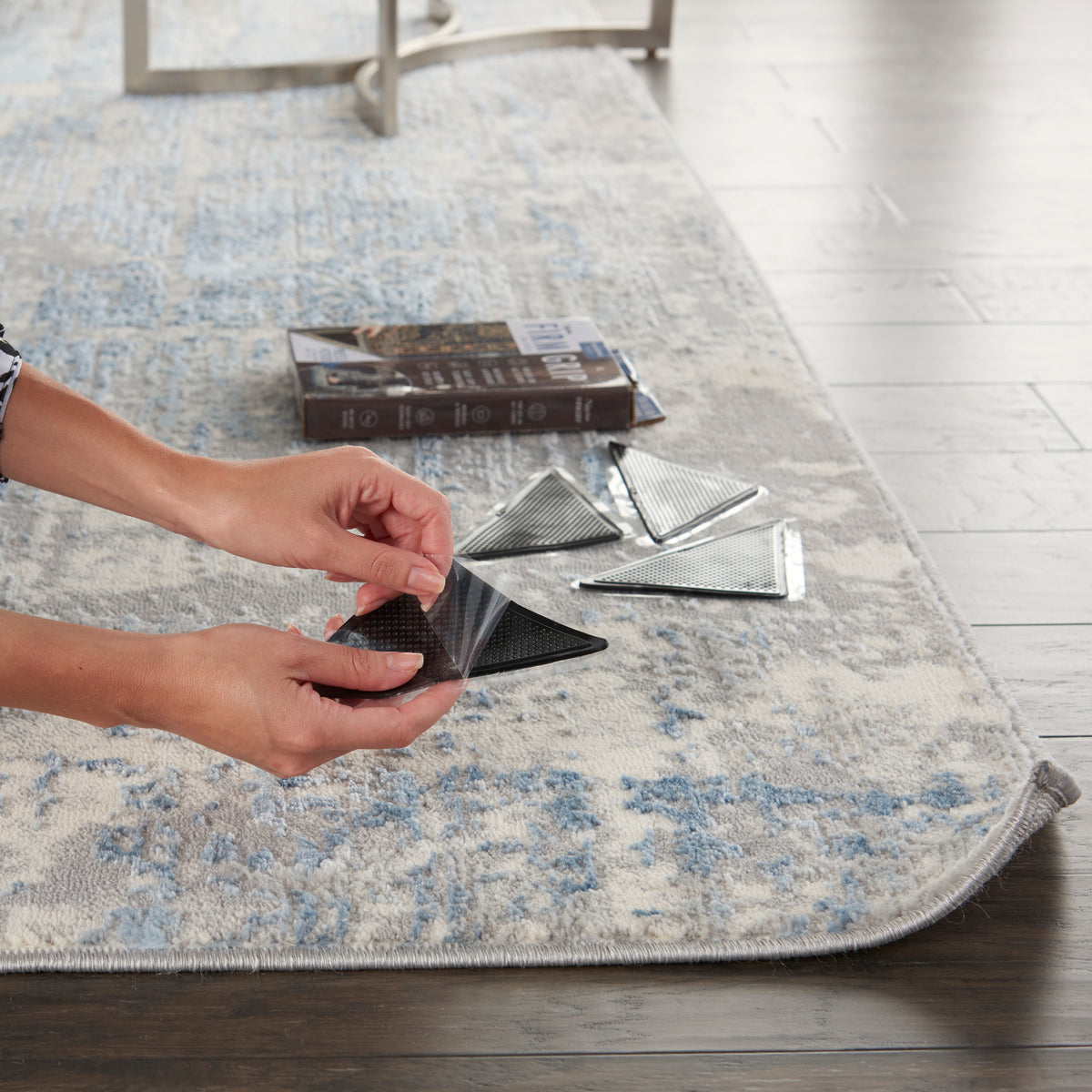 Rug Gripper RUGP1 Black Rug - room scene