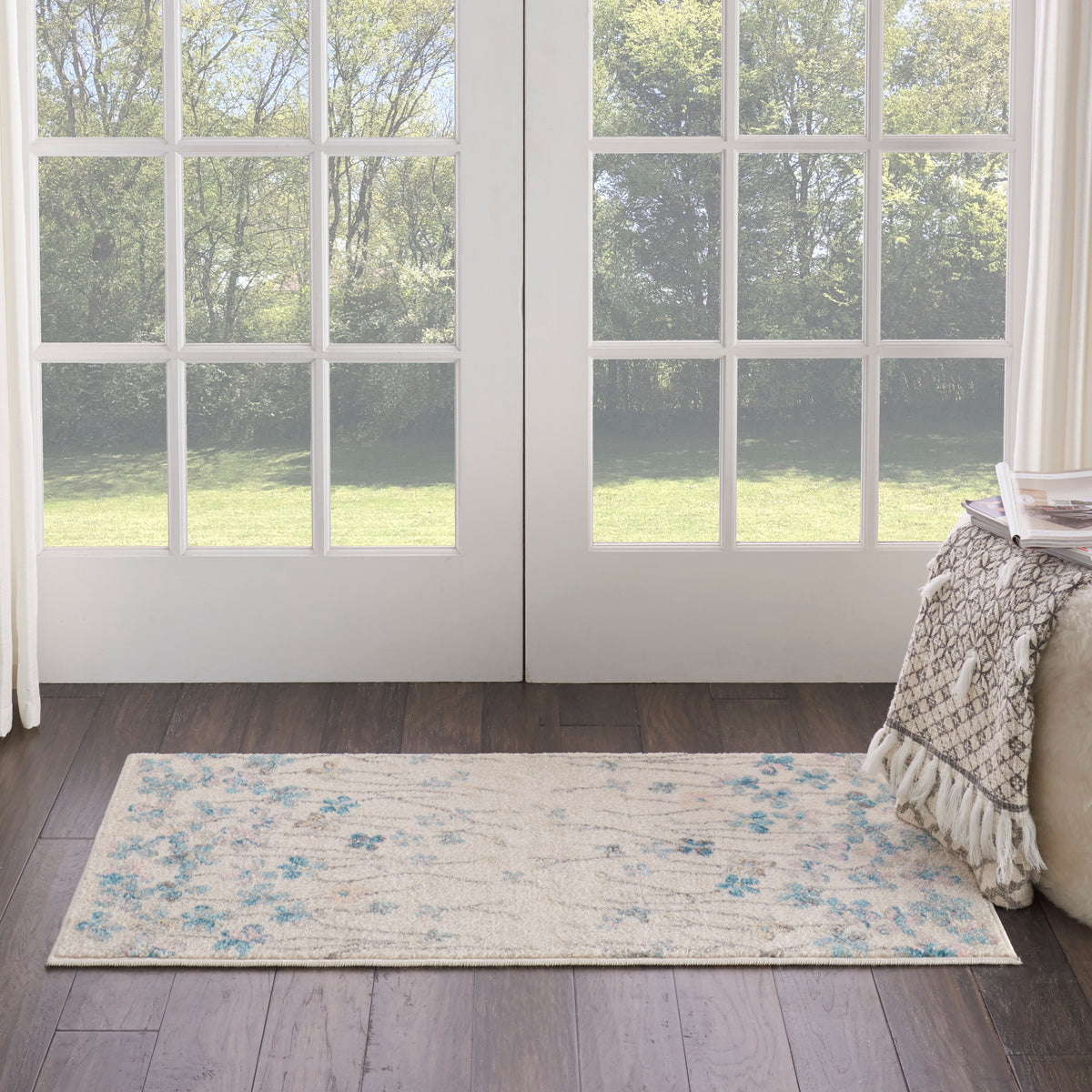 Tranquil TRA04 Ivory Rug - room scene