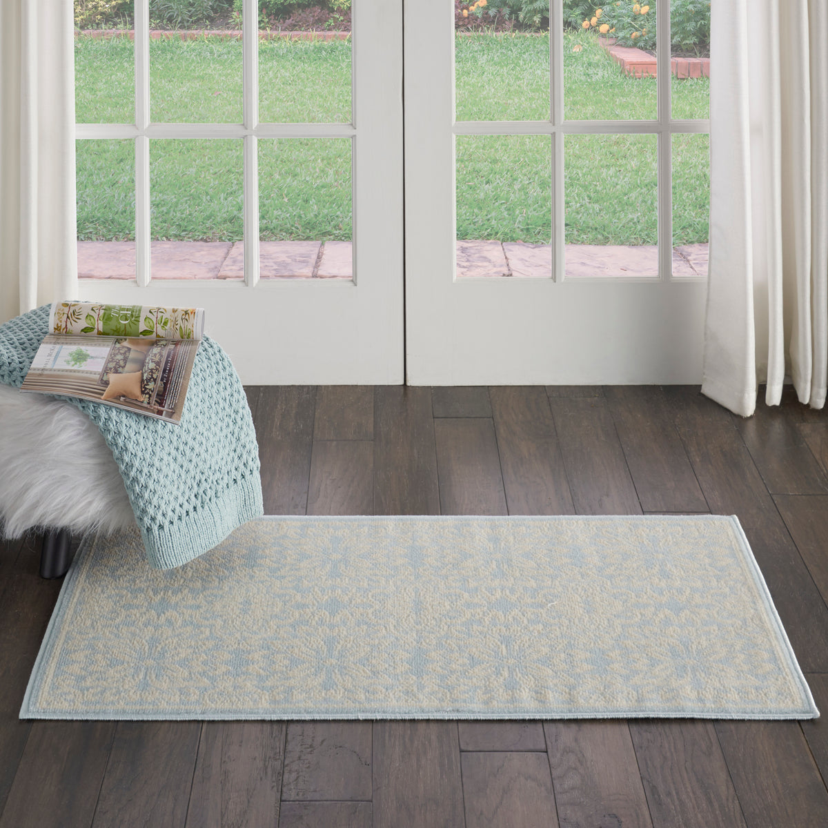 Jubilant JUB06 Ivory Light Blue Rug - room scene