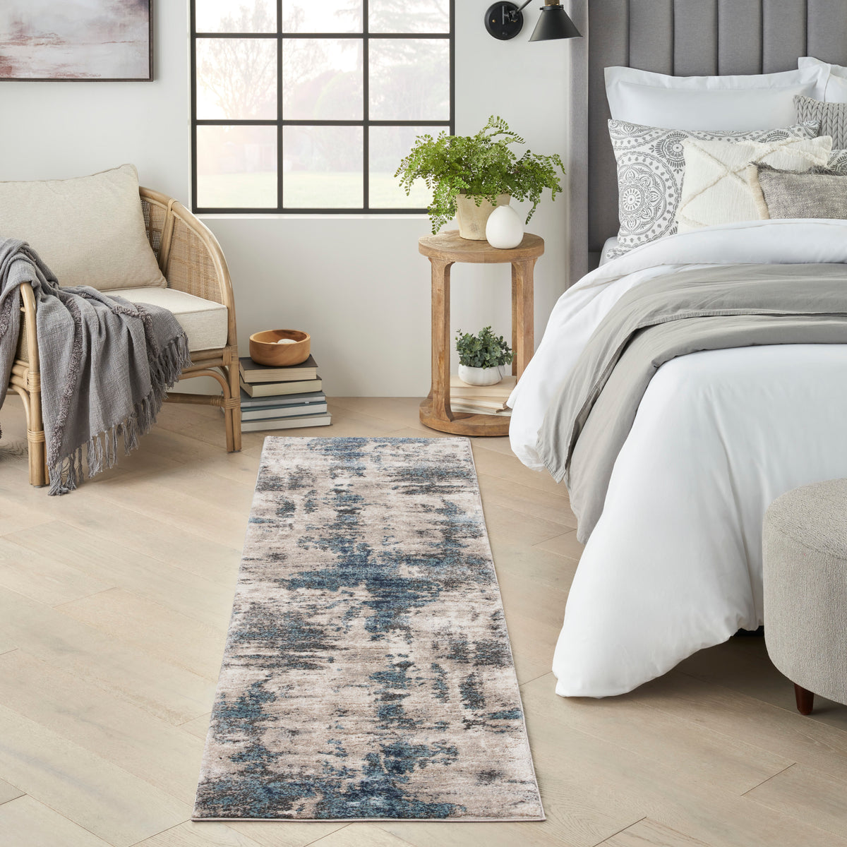 American Manor AMR04 Ivory Blue Rug - room scene