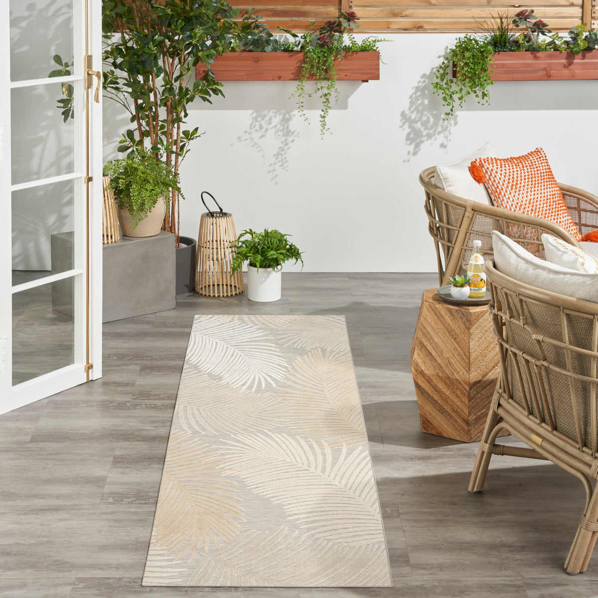 Suncoast SNC03 Grey Rug - room scene