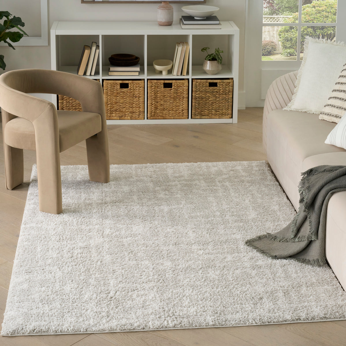 Modern Shag MMD06 Grey Ivory Rug - room scene