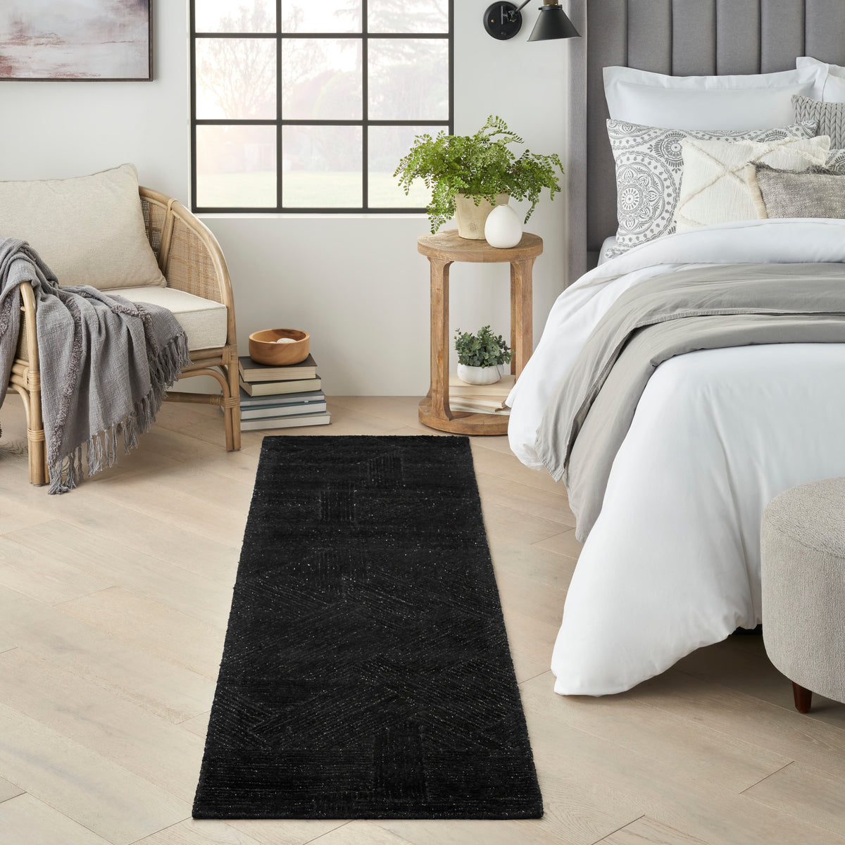 Ma30 Star SMR01 Black Rug - room scene