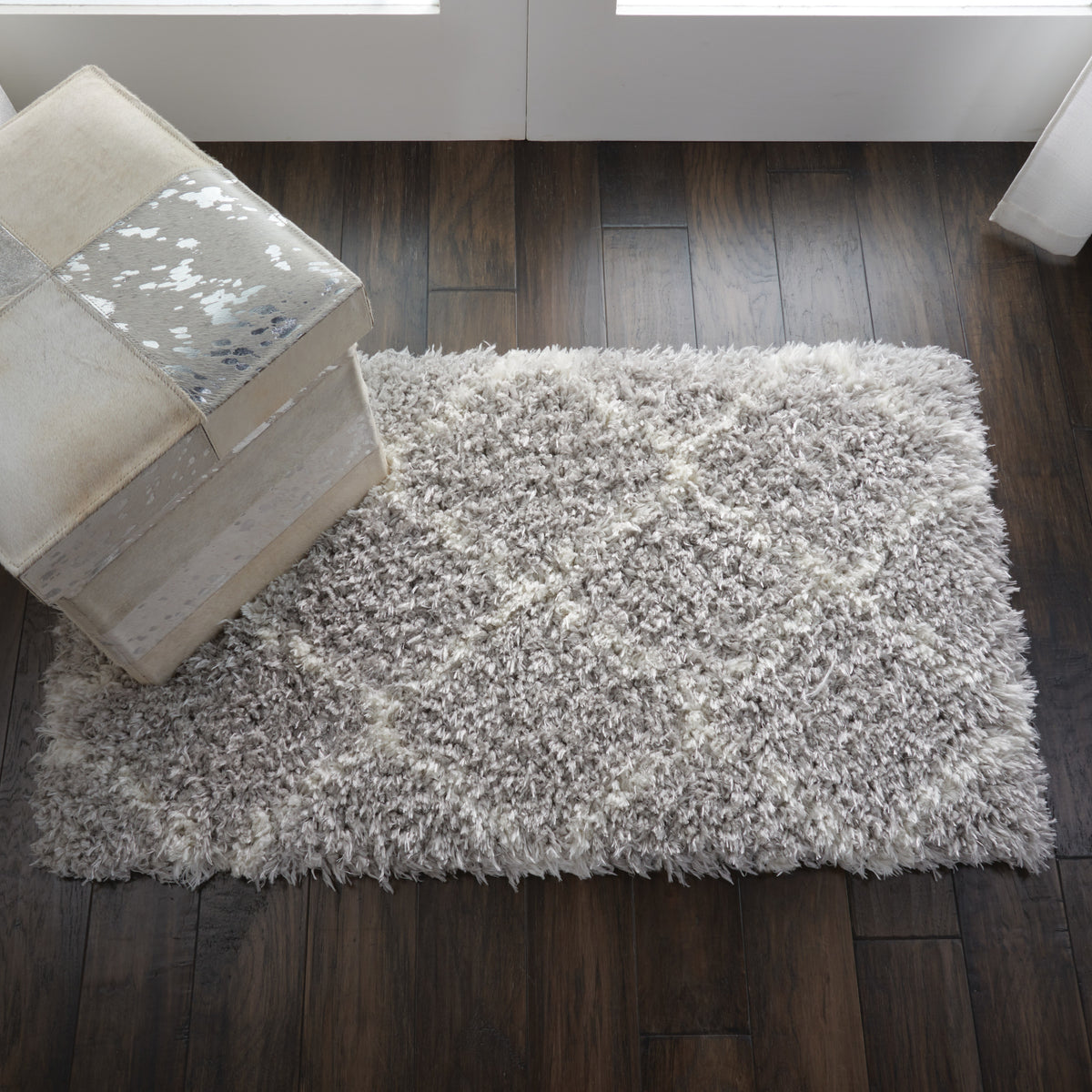 Luxe Shag LXS02 Grey Ivory Rug - room scene