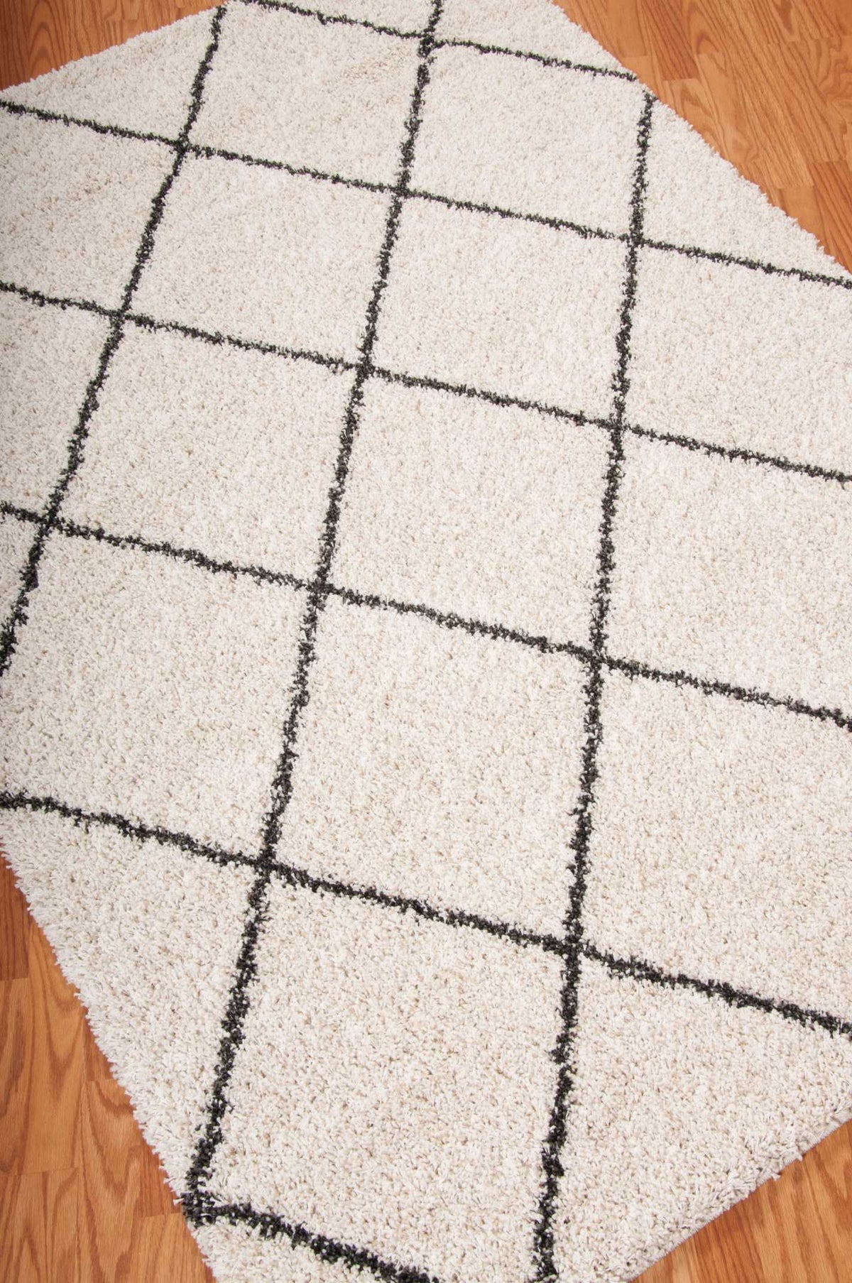 Brisbane BRI03 Ivory Charcoal Rug - room scene