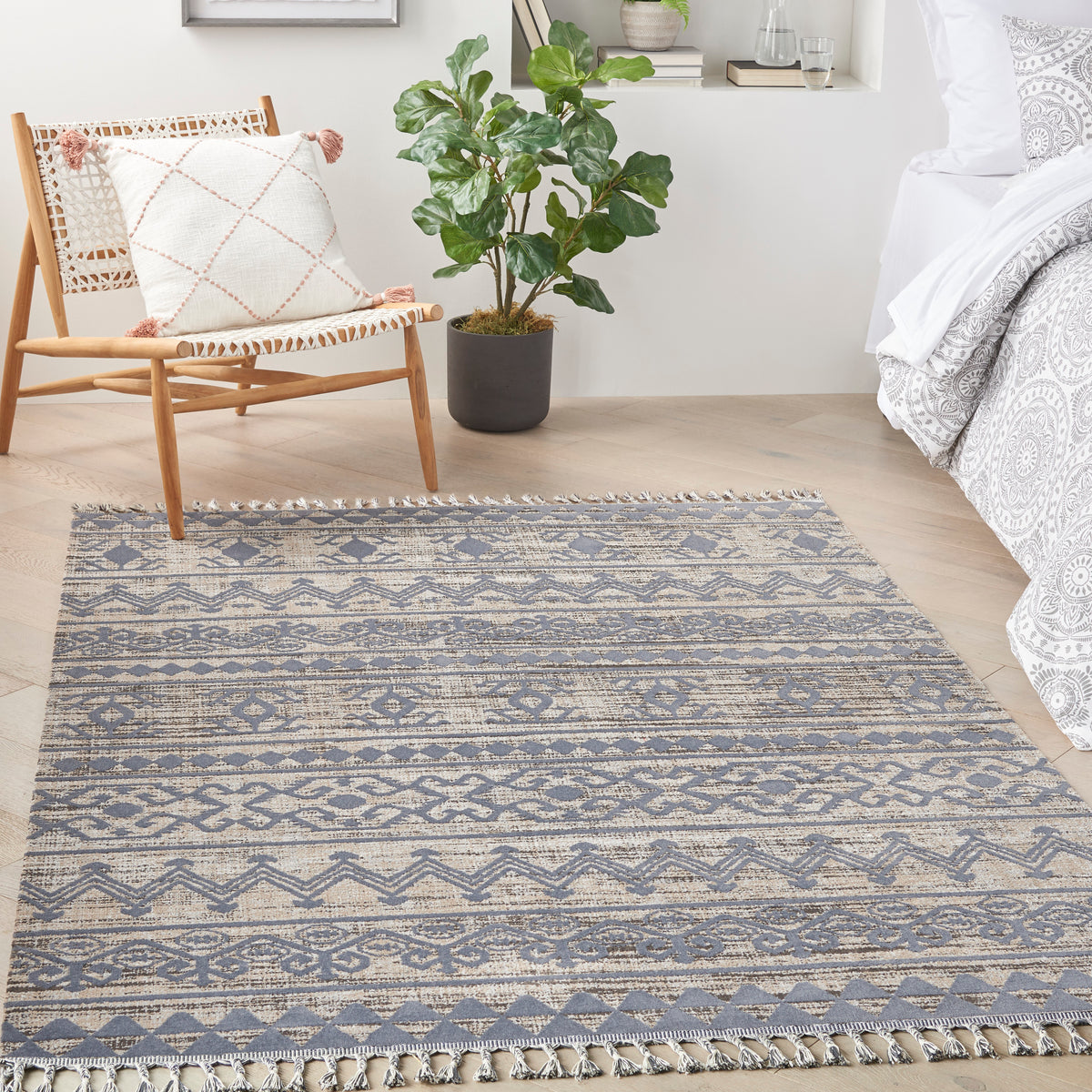 Asilah ASI03 Mocha Charcoal Rug - room scene