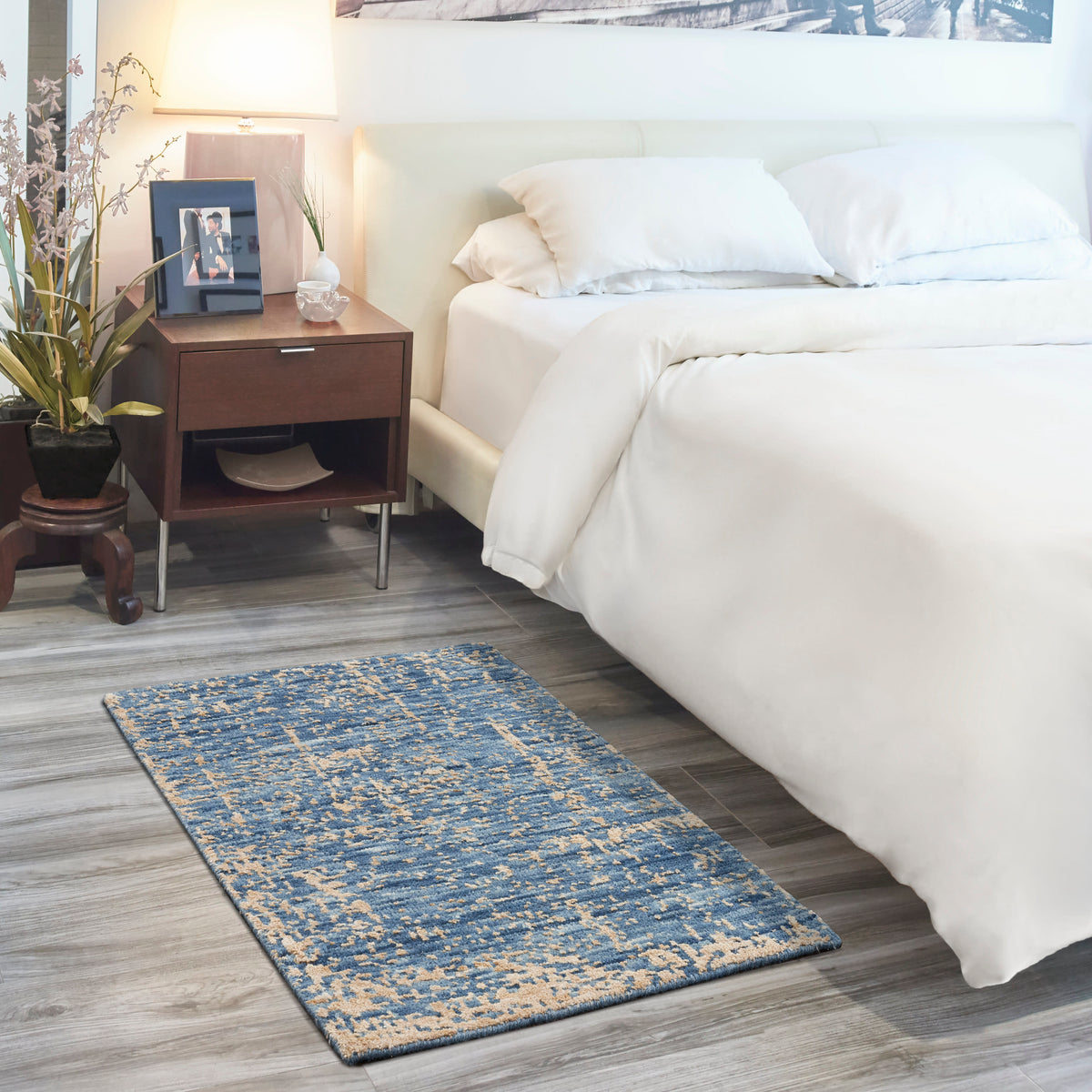 Luna LUN01 Dark Blue Mocha Rug - room scene
