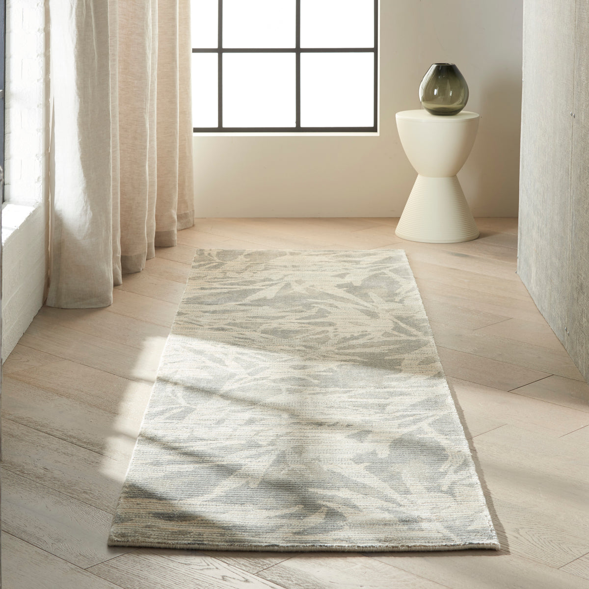 Maya MAY07 Zinc Paloma Rug - room scene
