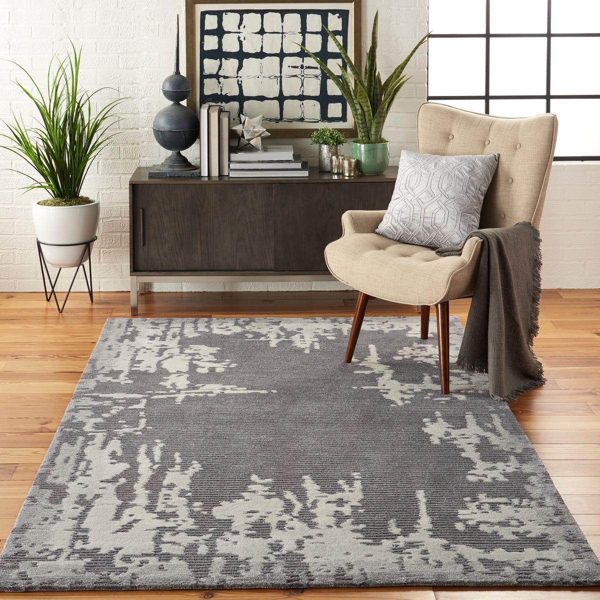 Symmetry SMM02 Grey Beige Rug - room scene