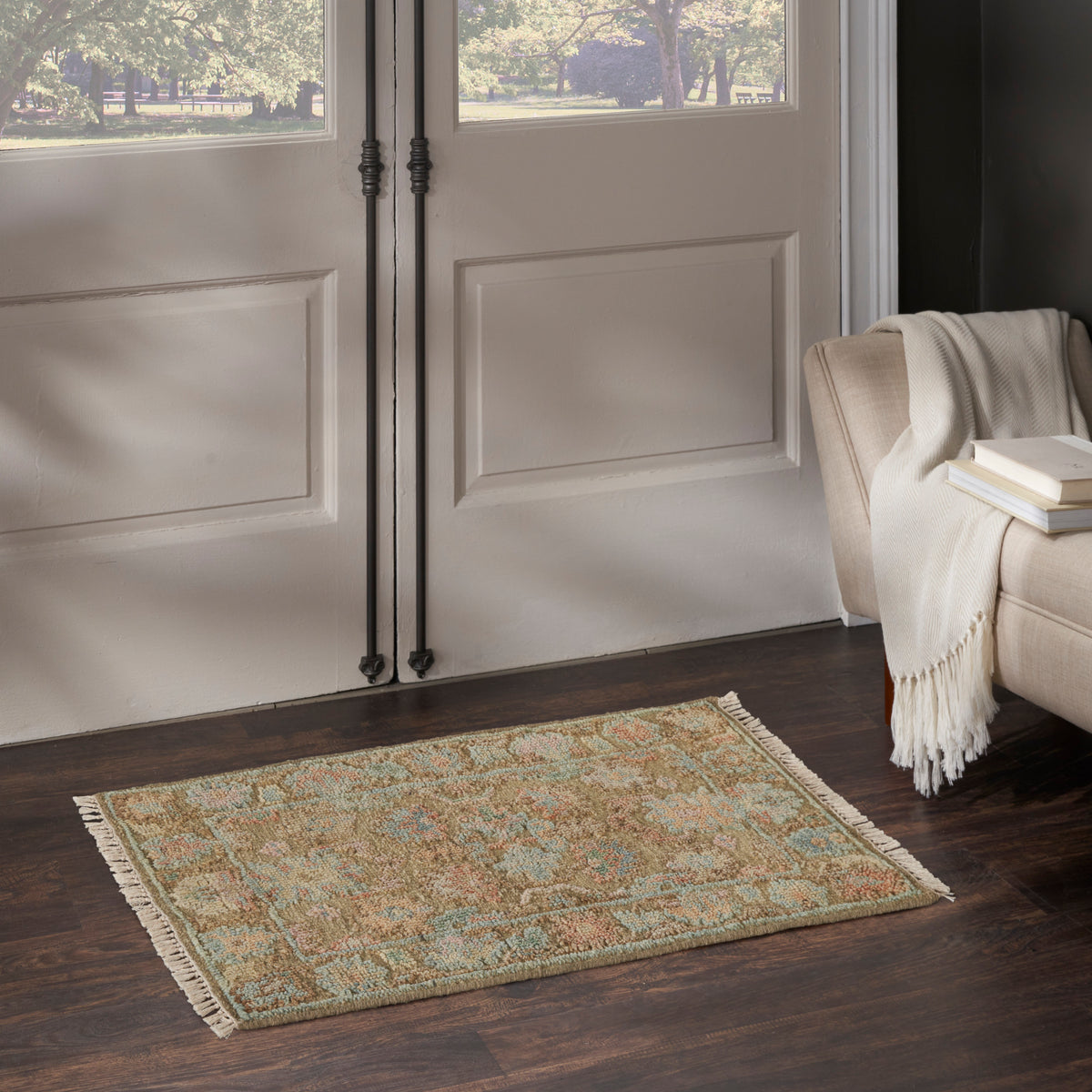 Heritage Vine HTV05 Charcoal Rug - room scene