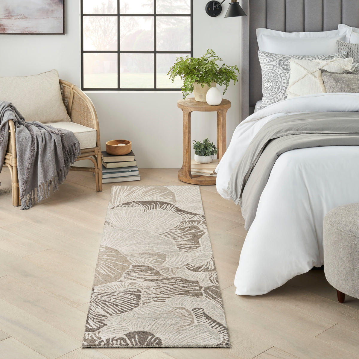 Avra AVR01 Grey Rug - room scene
