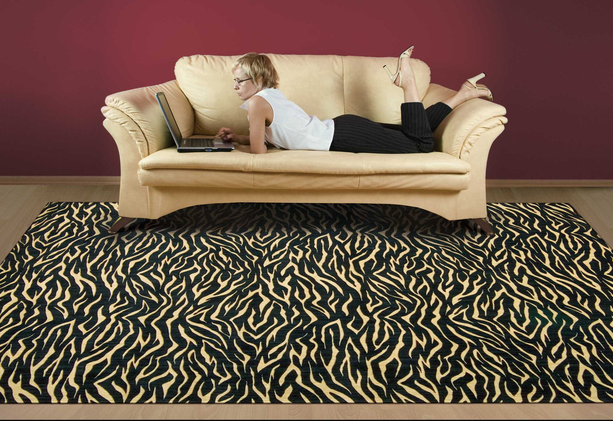 Cosmopolitan CS29 Midnight Rug - room scene
