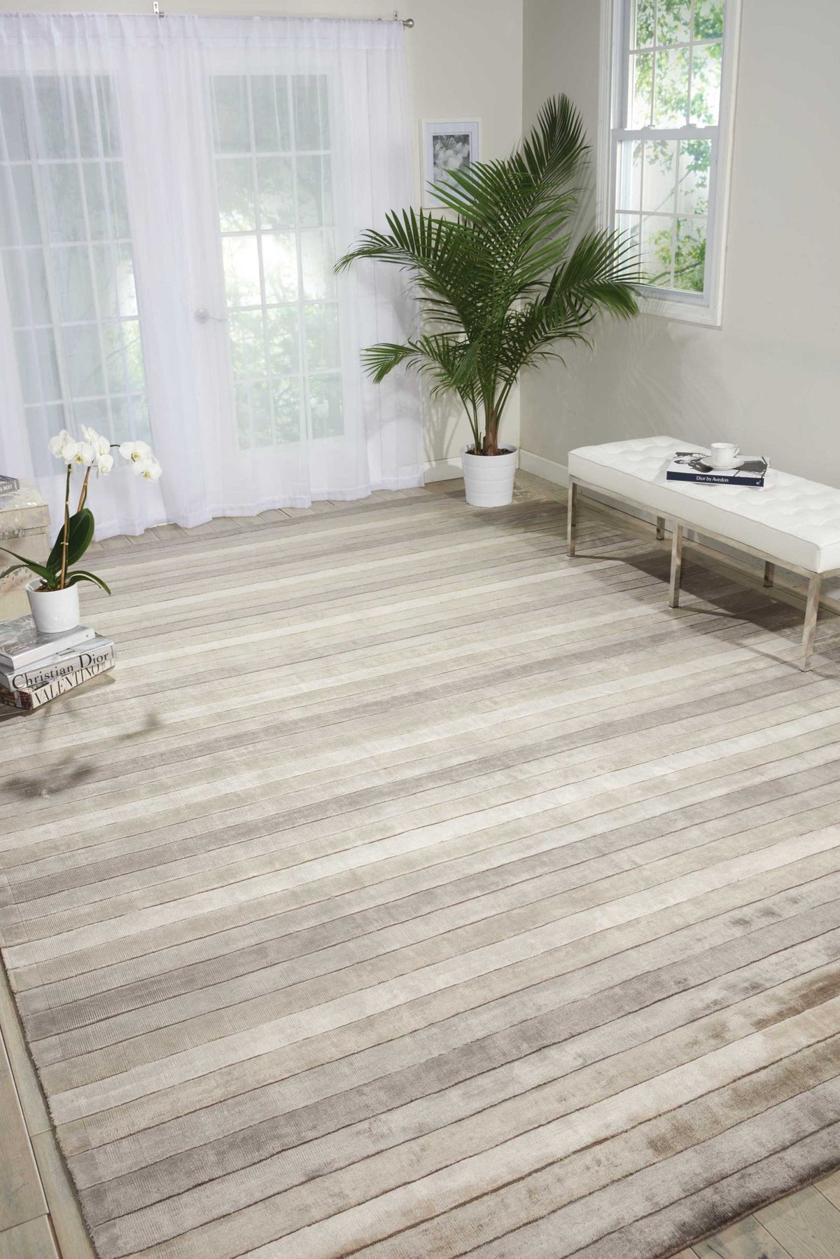Aura AUR01 Silver Shadow Rug - room scene